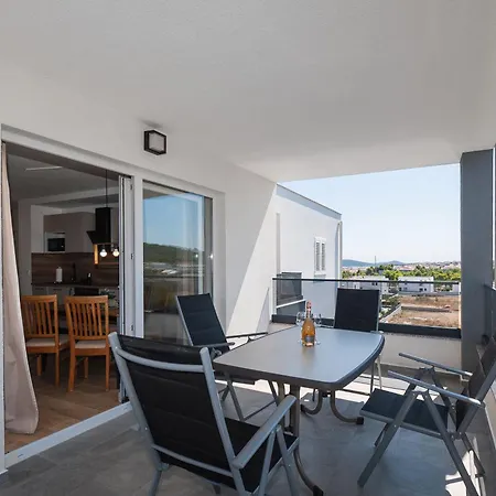 Apartment Lenolu