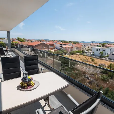 Lenolu Apartment *