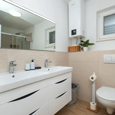 Lenolu Apartment