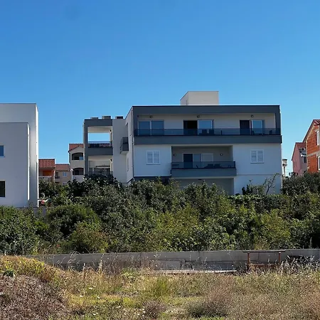 Lenolu Apartamento *
